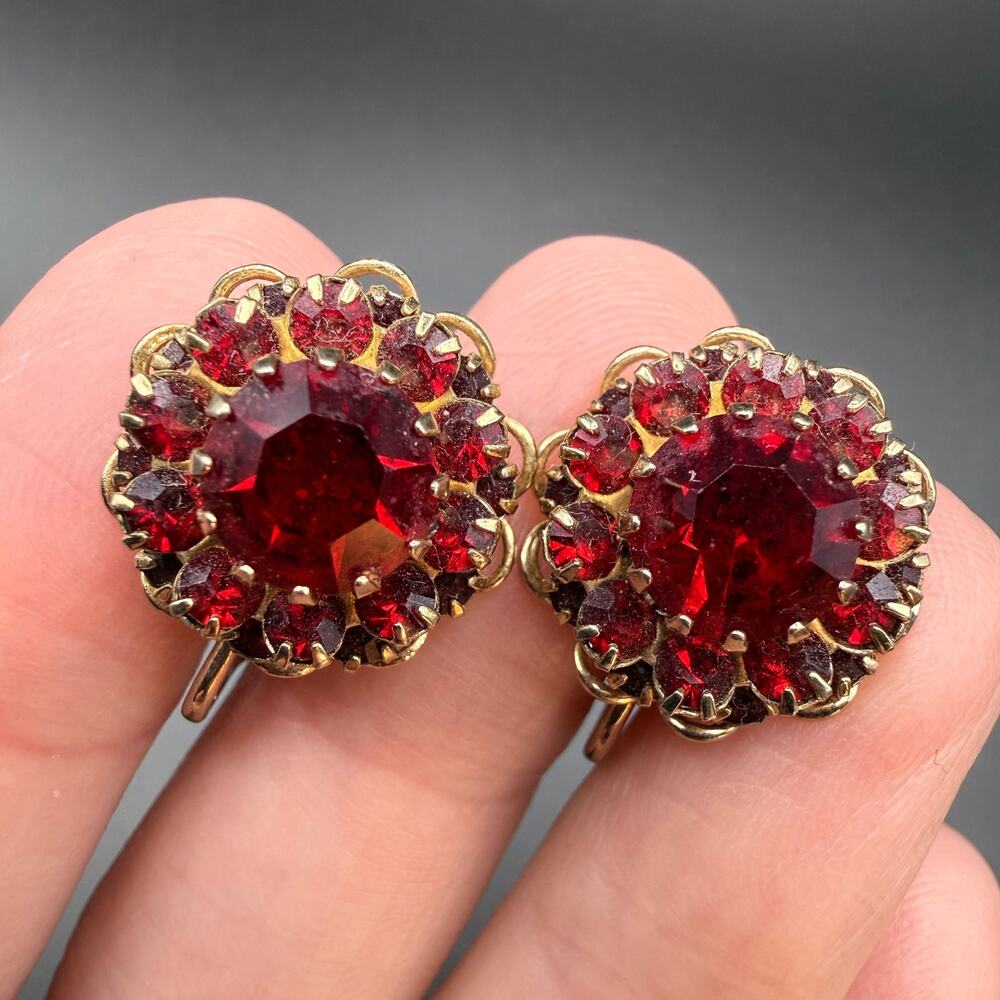 Vintage MCM Sarah Coventry Flower Red Glass Holiday Earrings Screw Back Clip